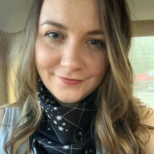 Meet your Posher, Joelle